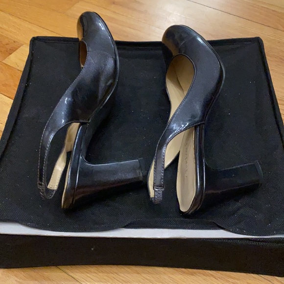 Dark grey rounded toe slingback heel - Picture 3 of 7